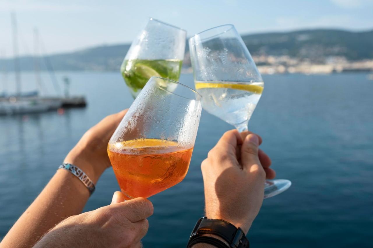 Bea Boat Charter Hotel Menton Buitenkant foto
